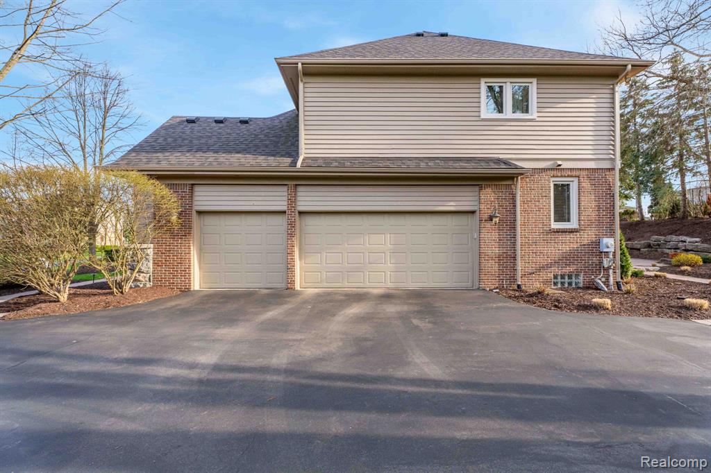 2562 Sequoia Court, Bloomfield, MI 48304 — Photo 42