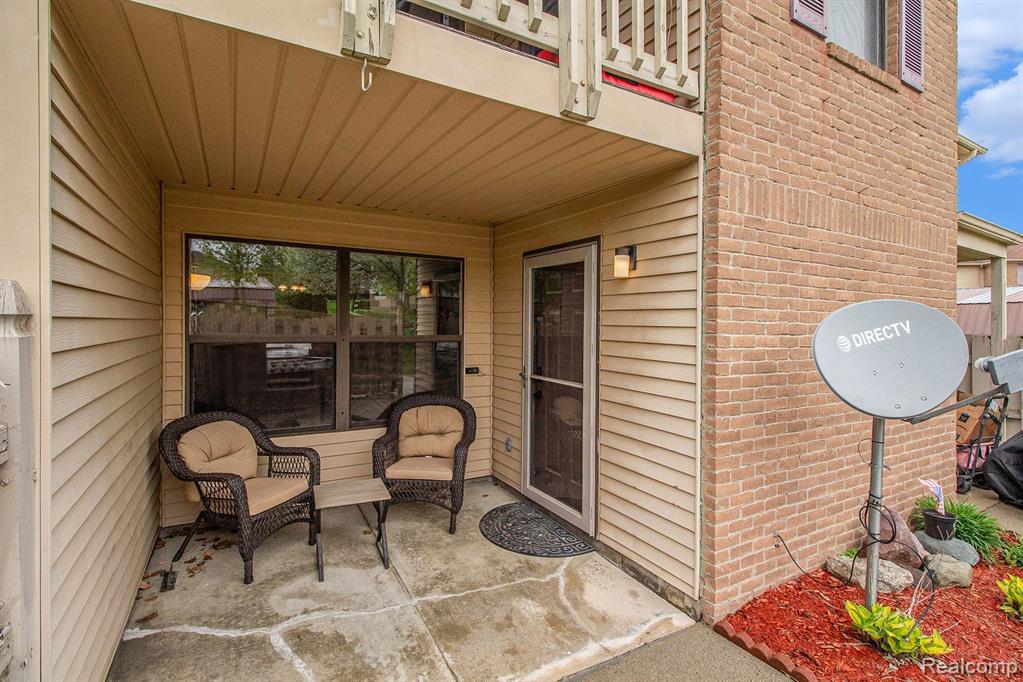 61216 GREENWOOD Drive, South Lyon, MI 48178 — Photo 3