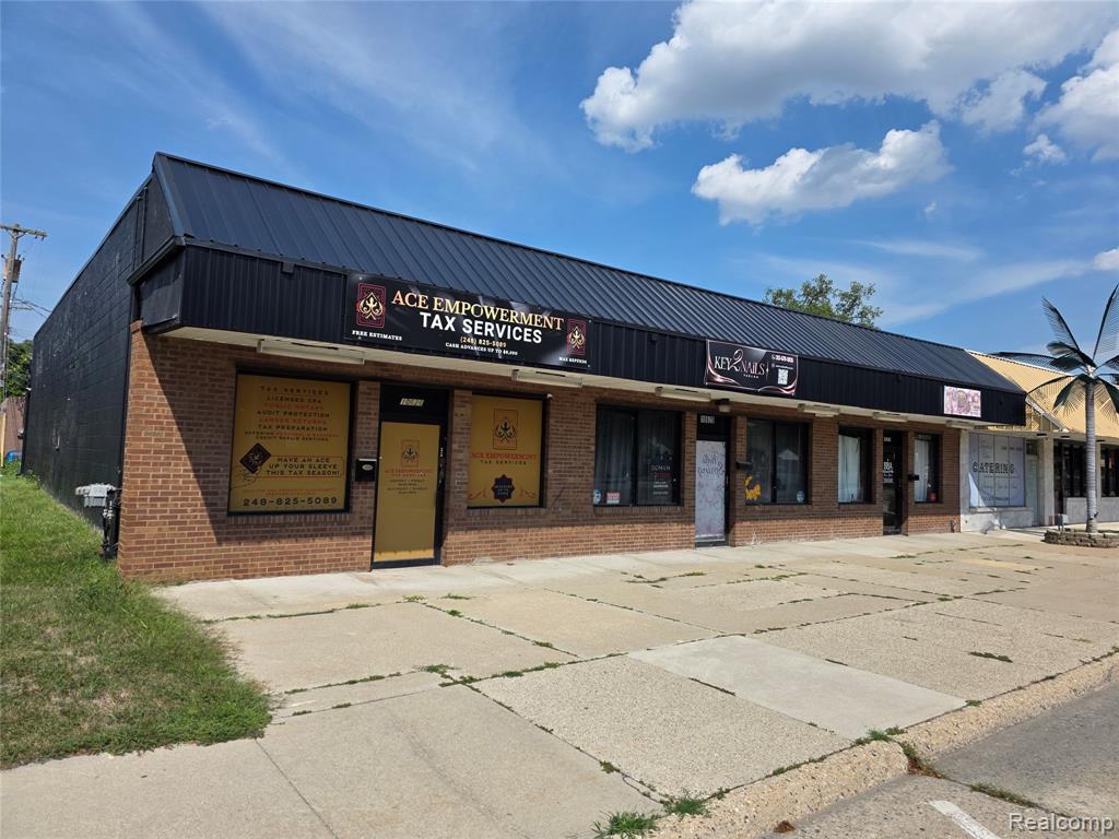10620 W W. 9 Mile Road, Oak Park, MI 48237