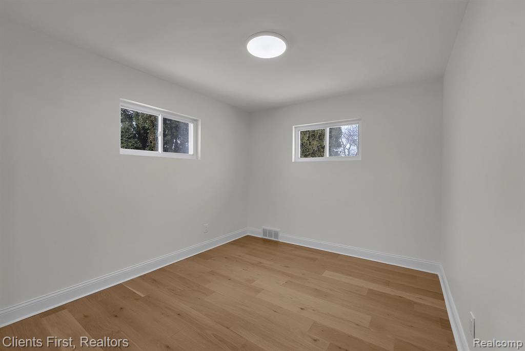 8680 Mercedes Street, Dearborn Heights, MI 48127 — Photo 19