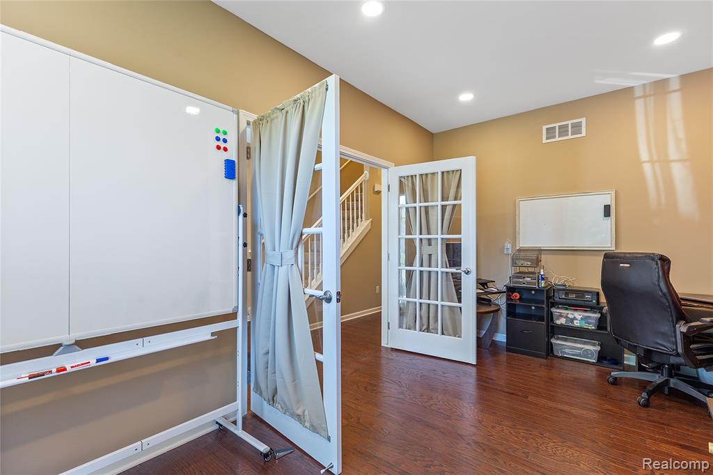28547 Oakmonte Circle E, New Hudson, MI 48165 — Photo 16