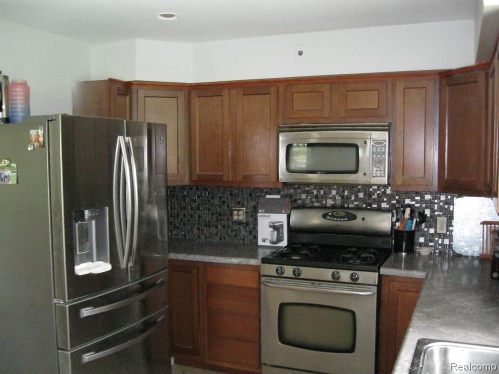 4500 Pommore, Milford, MI 48380 — Photo 20