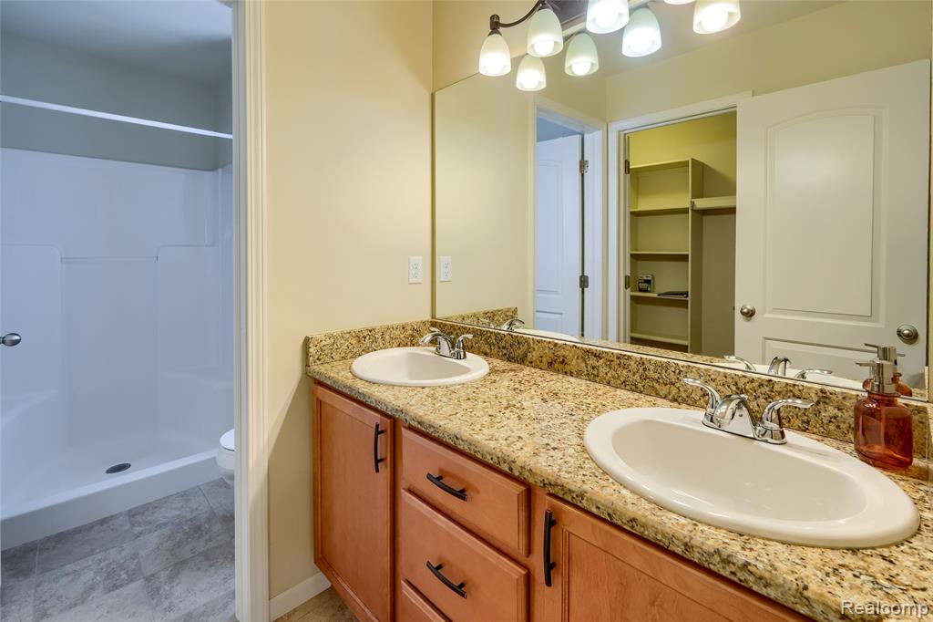 4503 Cross Creek Boulevard, Burton, MI 48509 — Photo 29