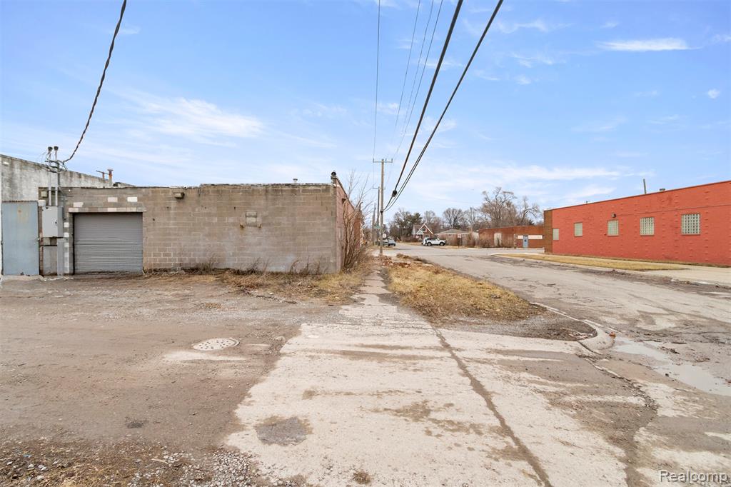 6870 E Davison Street, Hamtramck, MI 48212 — Photo 7