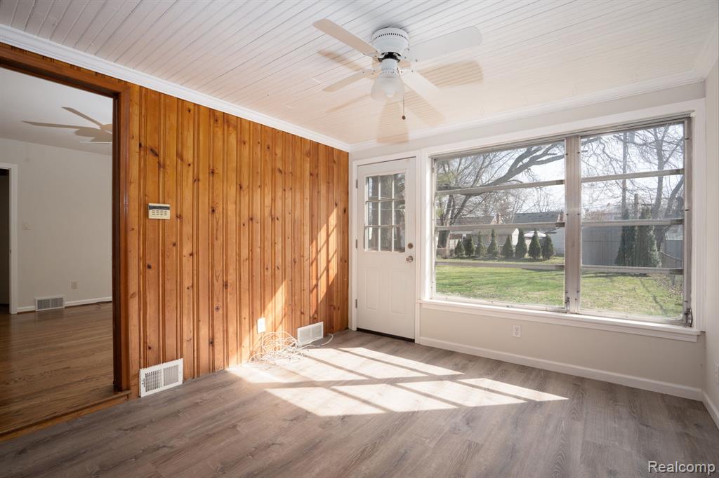 21184 Norwood Drive, Harper Woods, MI 48225 — Photo 25