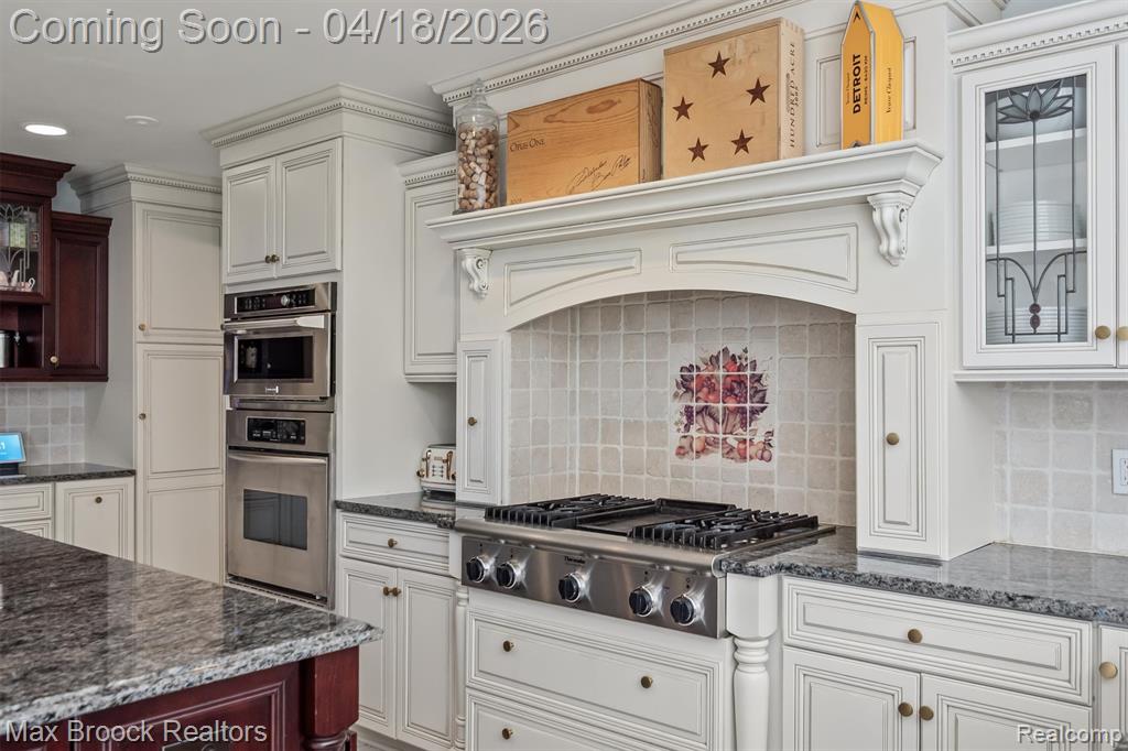7359 Coach Lane, West Bloomfield, MI — Photo 20
