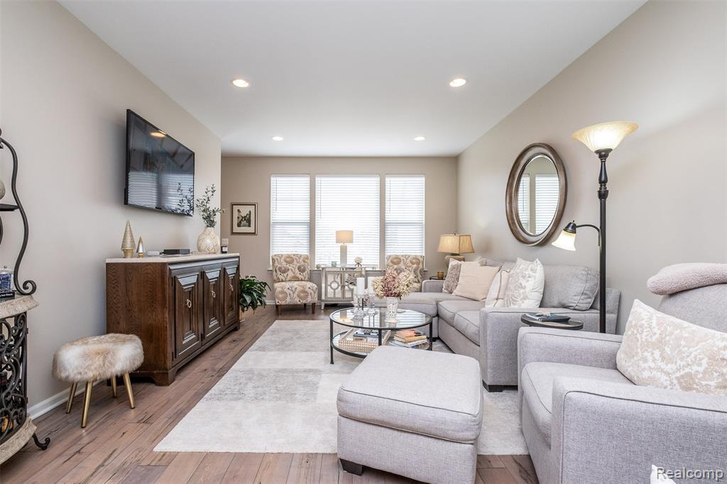 4580 Bradley Circle, 24, Troy, MI 48085 — Photo 4