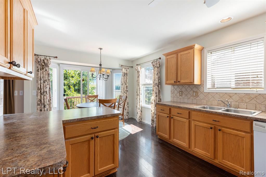 45550 Rathmore Drive E, Macomb, MI 48044 — Photo 7