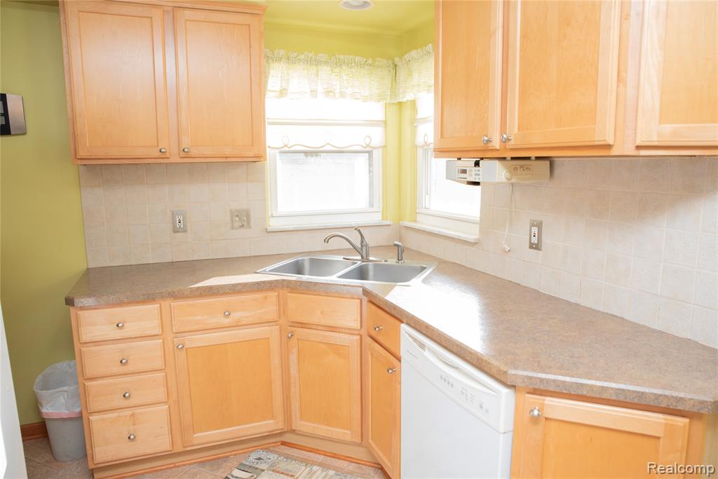 9807 Seavitt Drive, Allen Park, MI 48101 — Photo 6