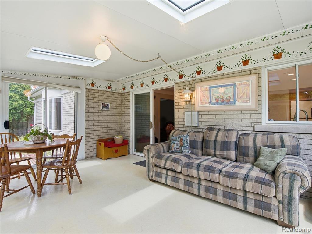 883 Briarcliff Drive, Grosse Pointe, MI 48236 — Photo 13