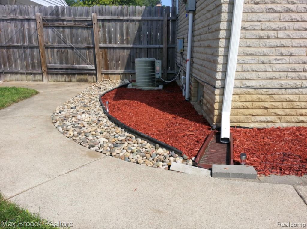 8223 San Marco Boulevard, Sterling Heights, MI 48313 — Photo 12