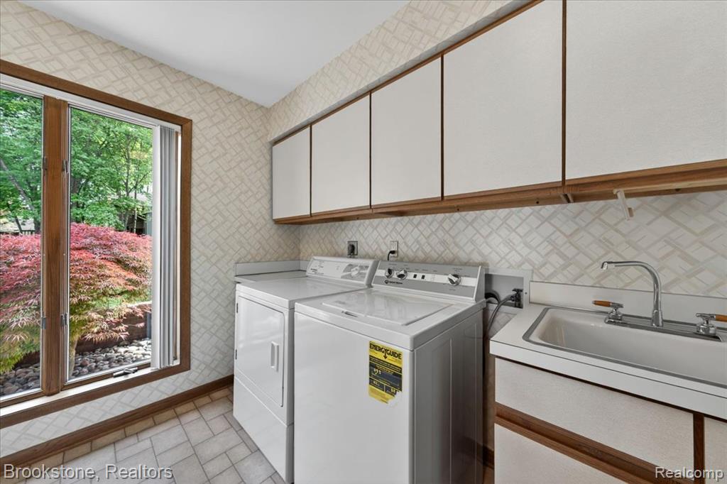 2610 Vanel Court, West Bloomfield, MI 48324 — Photo 19