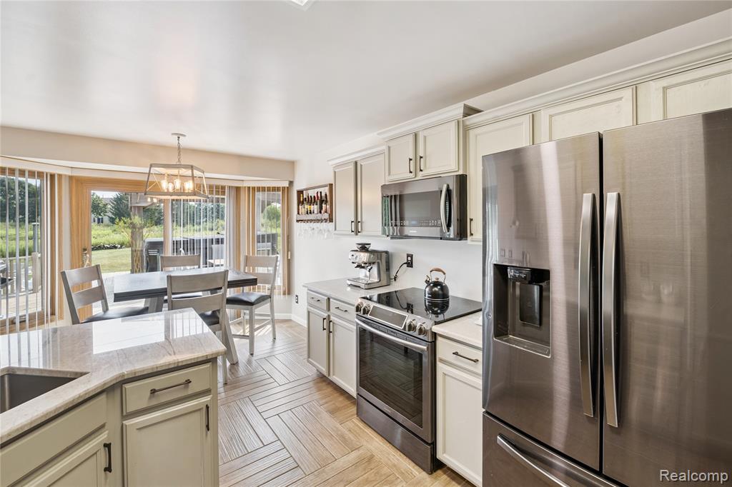 493 Cloverview Lane, Howell, MI 48843 — Photo 11