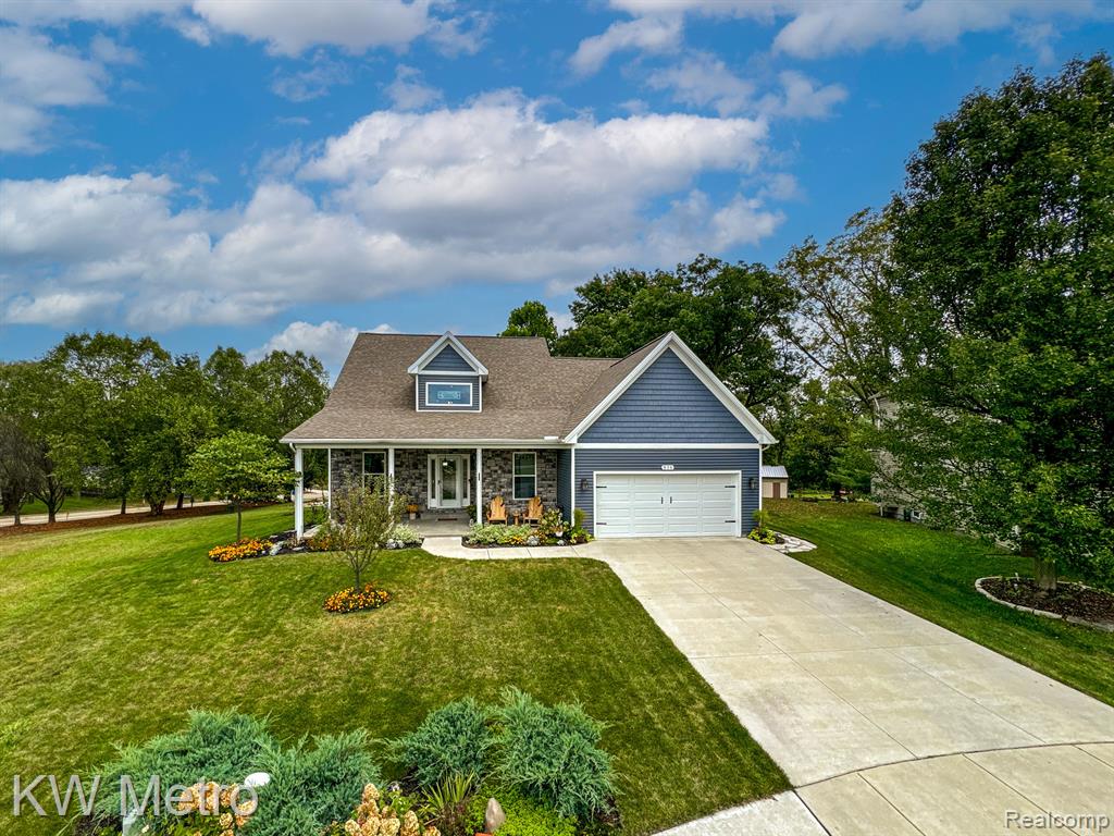 836 OAK CANYON Court, Holly, MI 48442 — Photo 2