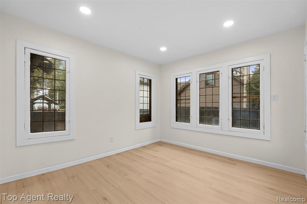 784 Barrington Road, Grosse Pointe Park, MI 48230 — Photo 28