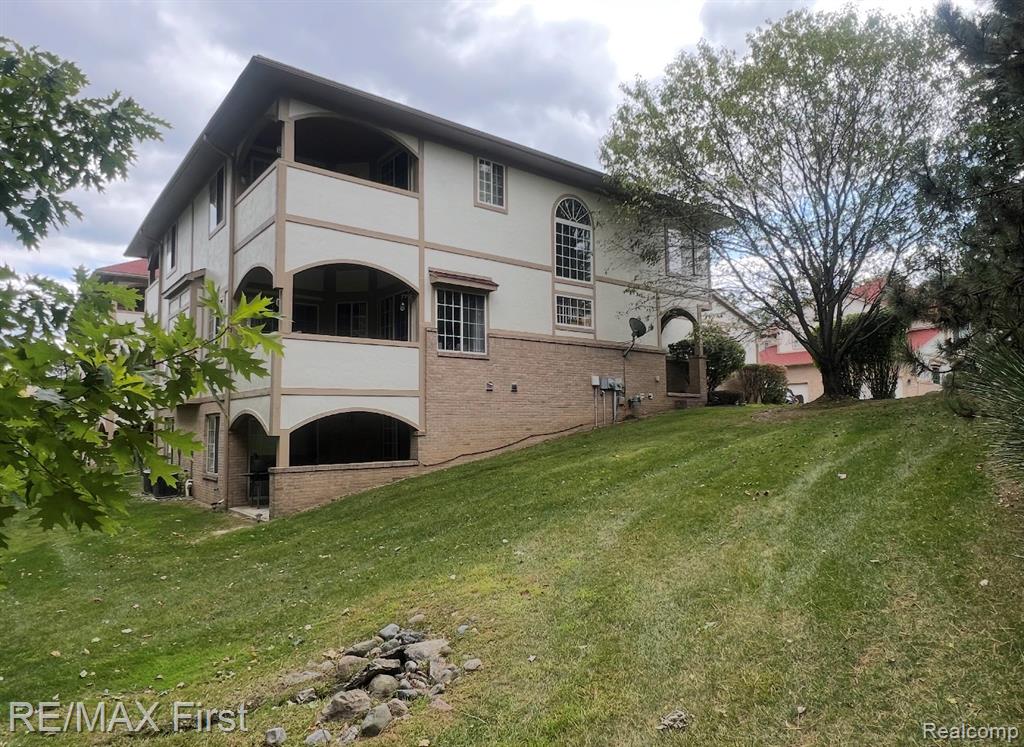 5998 Bella Vista Drive, West Bloomfield, MI — Photo 2