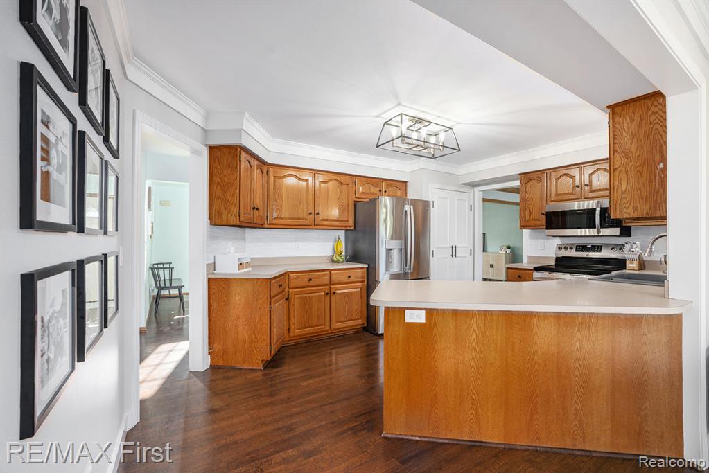 43373 Brooks Drive, Clinton Twp, MI 48038 — Photo 8
