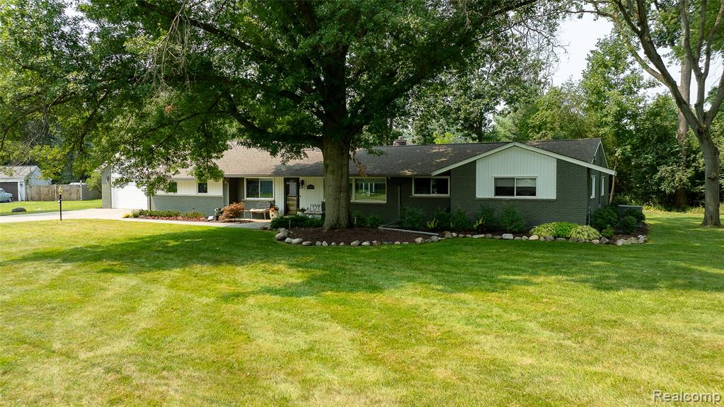 4990 Broomfield Lane, West Bloomfield, MI — front exterior