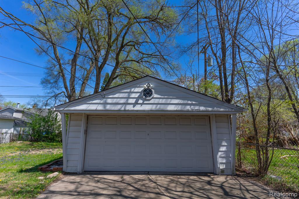 4127 MCKINLEY Street, Dearborn Heights, MI 48125 — Photo 18