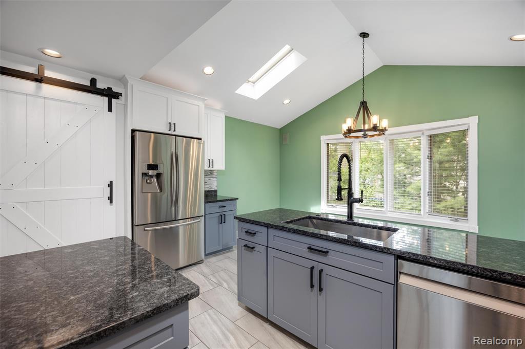 3600 Woodview Avenue, West Bloomfield, MI 48324 — Photo 10
