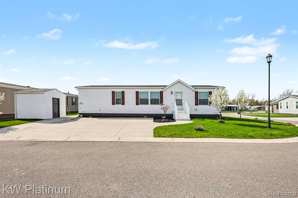 57512 Mill Point Road, Lenox, MI 48048