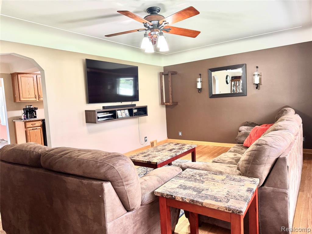 4550 Maeder Street, Shelby Twp, MI 48316 — Photo 10