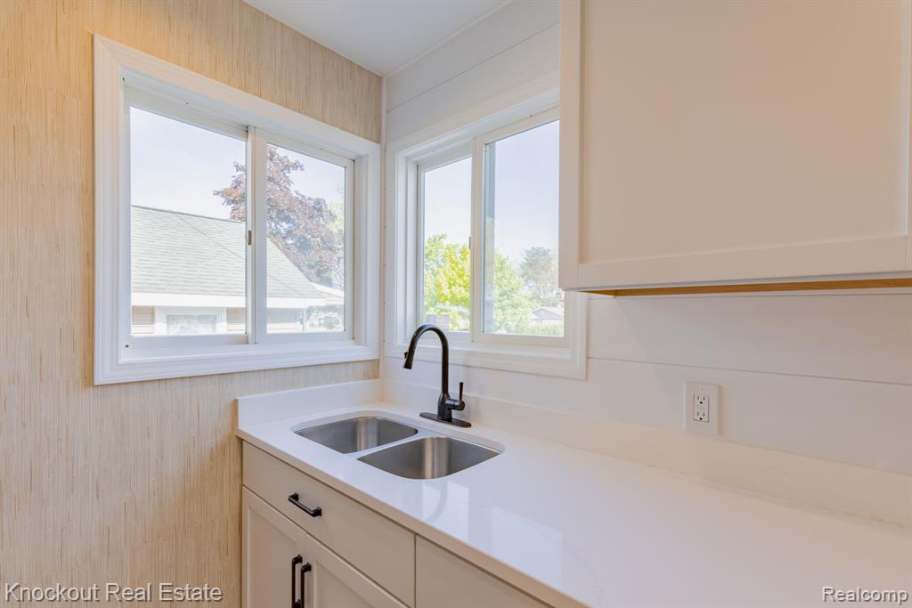 8368 MAIN Street, Birch Run, MI 48415 — Photo 15