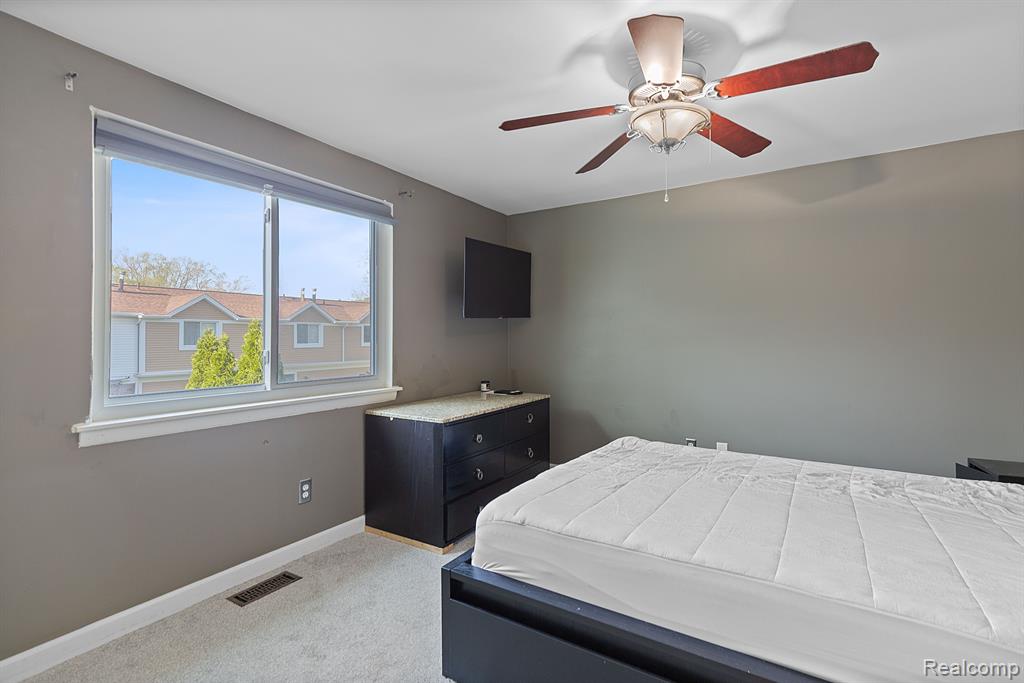 45880 KENSINGTON Street, Utica, MI 48317 — Photo 12