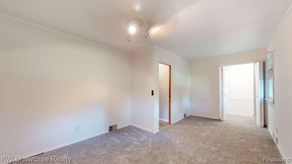 574 YOUNG Road, White Lake, MI 48383 — Photo 21