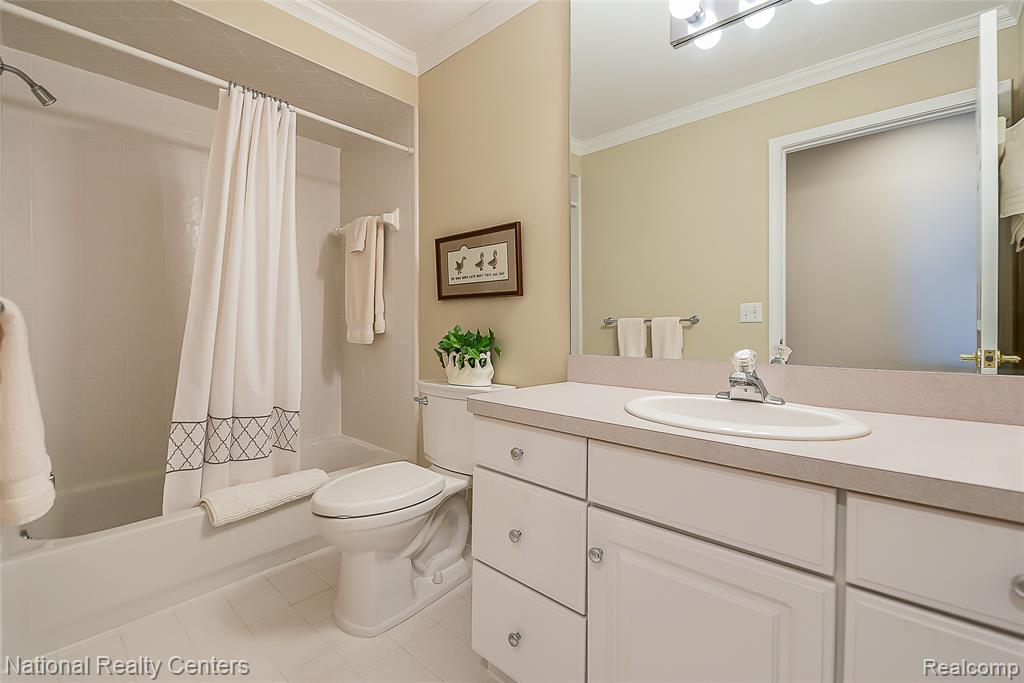 5451 Wentworth Drive, Commerce Twp, MI 48382 — Photo 32