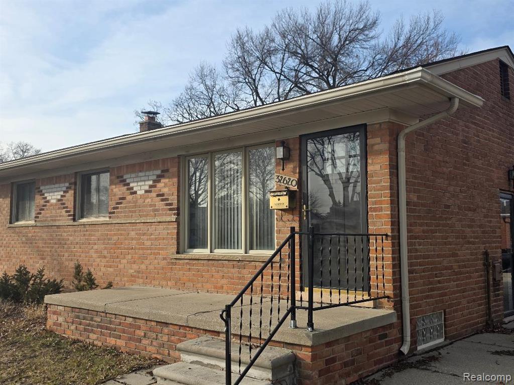 32620 Maplewood Street, Garden City, MI — front exterior