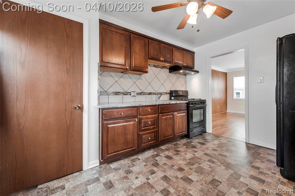720 E Robert Avenue, Hazel Park, MI 48030 — Photo 11
