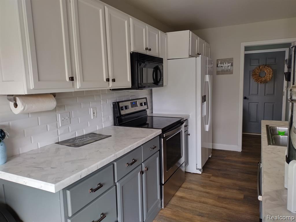 7484 WALNUT Drive, Goodrich Vlg, MI — Photo 29