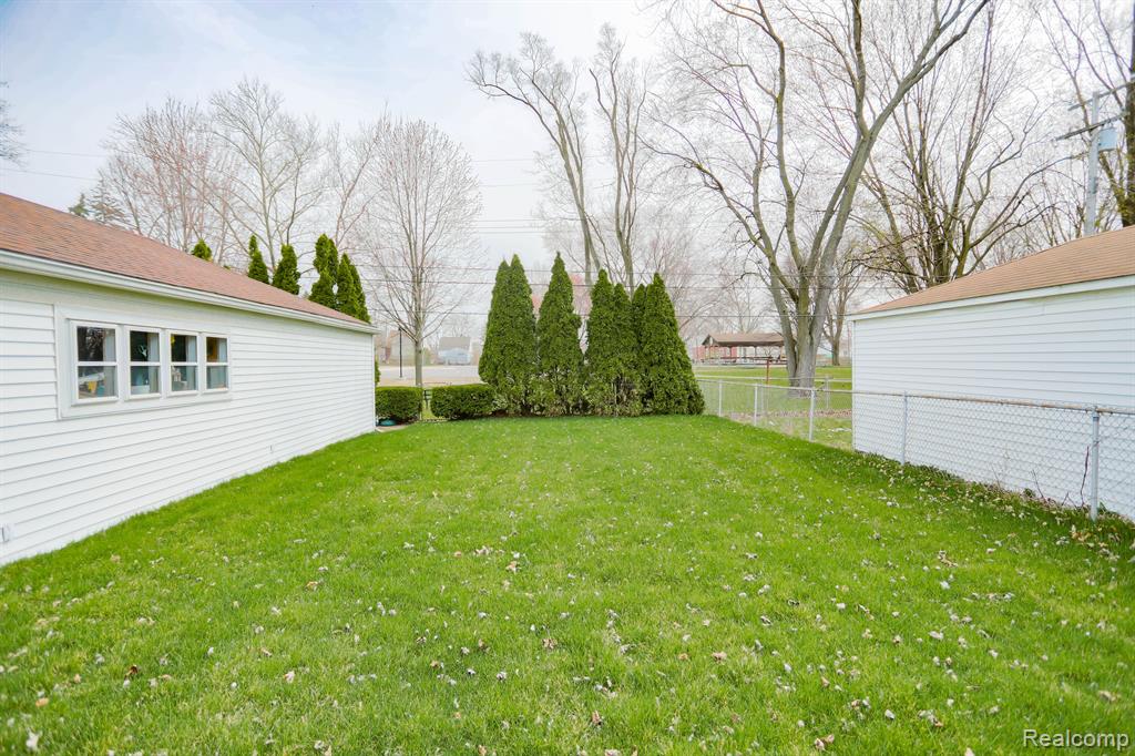 6832 Engleman, Center Line, MI 48015 — Photo 32