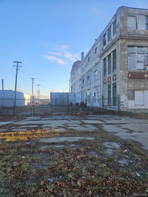 1625 E GRAND Boulevard - Photo 3