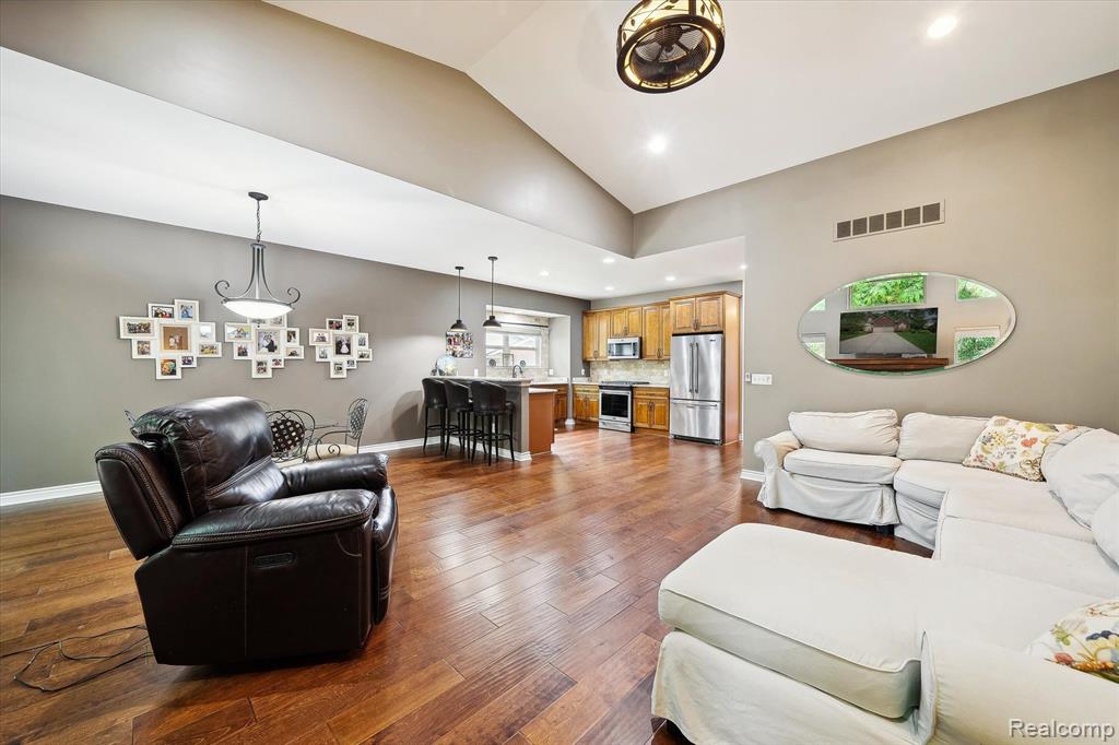 9566 KINGSWAY Circle, Clarkston, MI 48348 — Photo 4