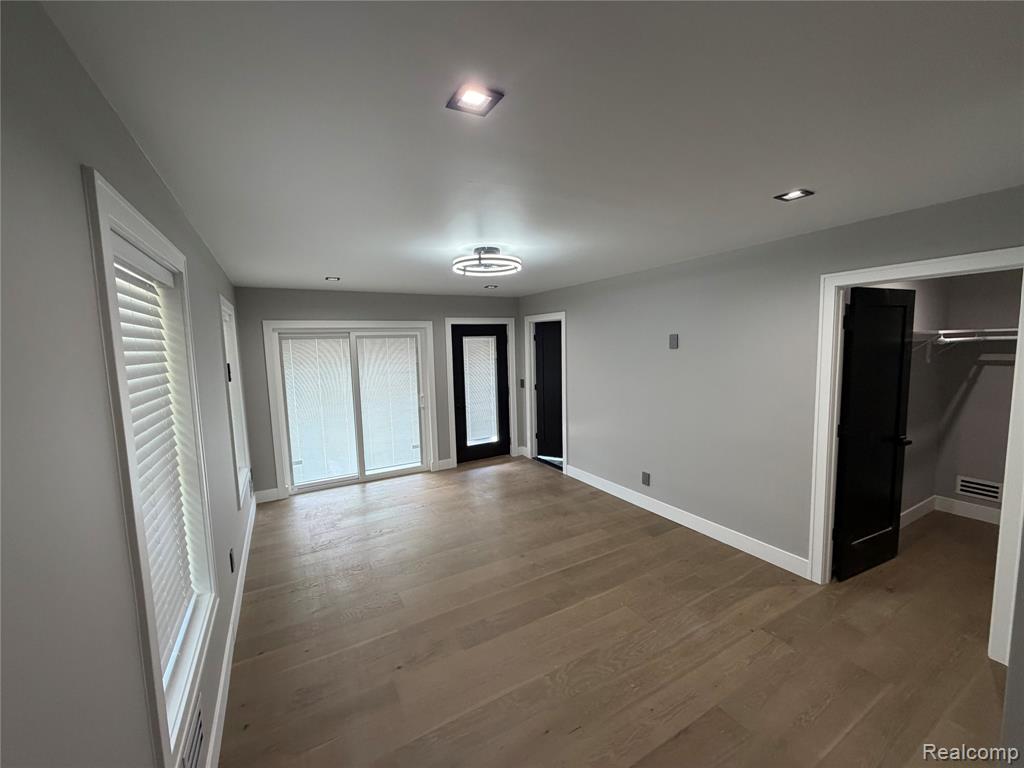 561 E Walled Lake Drive, Walled Lake, MI 48390 — Photo 15