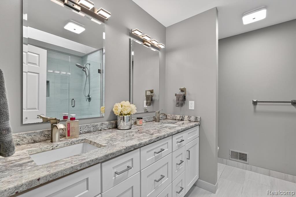 16147 Silvercrest Drive, Fenton, MI 48430 — Photo 19