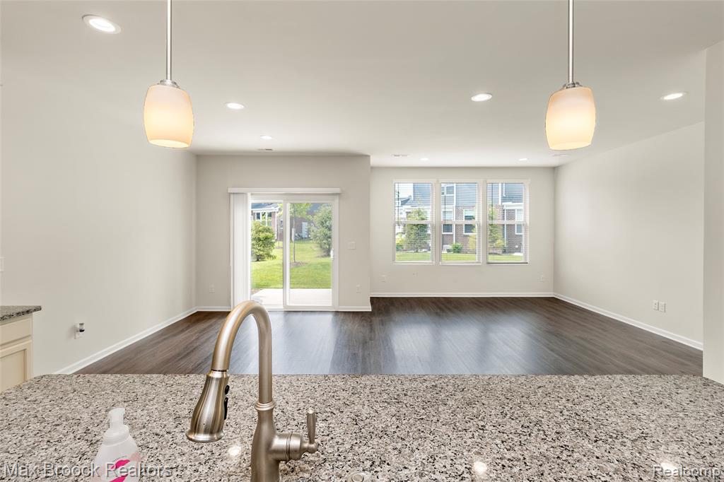 43474 CHANCELLOR Lane SE, Novi, MI — Photo 12