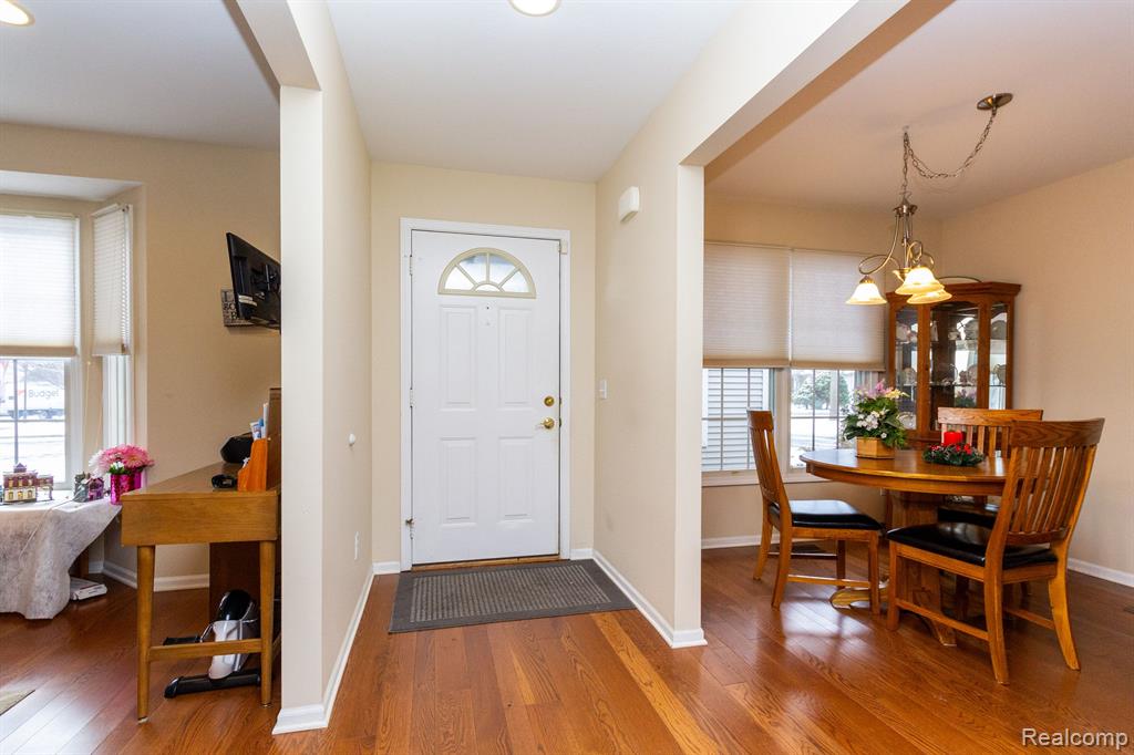 211 PIERCE LAKE Drive, Chelsea, MI 48118 — Photo 8