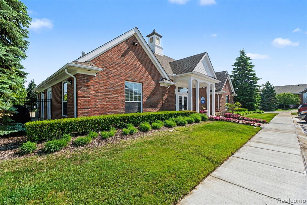 16339 Chatham Drive, Macomb, MI 48044 — Photo 24