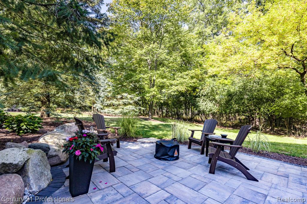 8242 Pine Hollow Court, Grand Blanc, MI 48439 — Photo 71