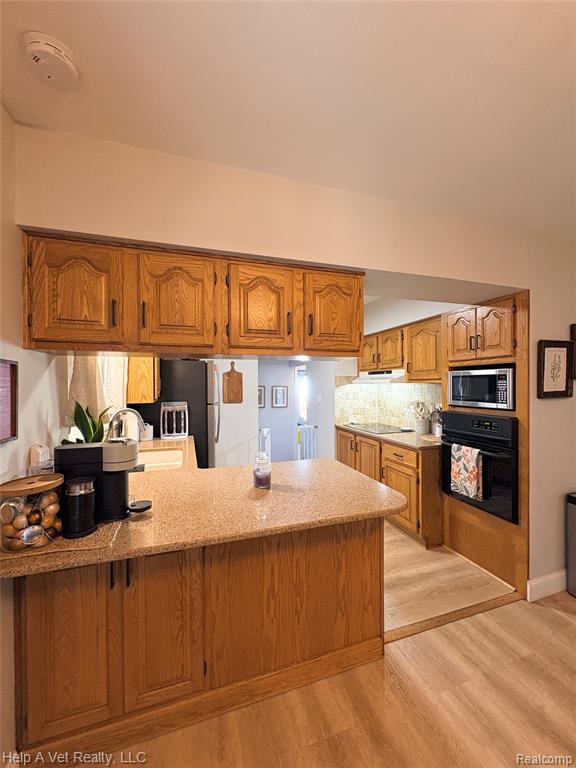 911 Newport Drive, Fenton, MI 48430 — Photo 9