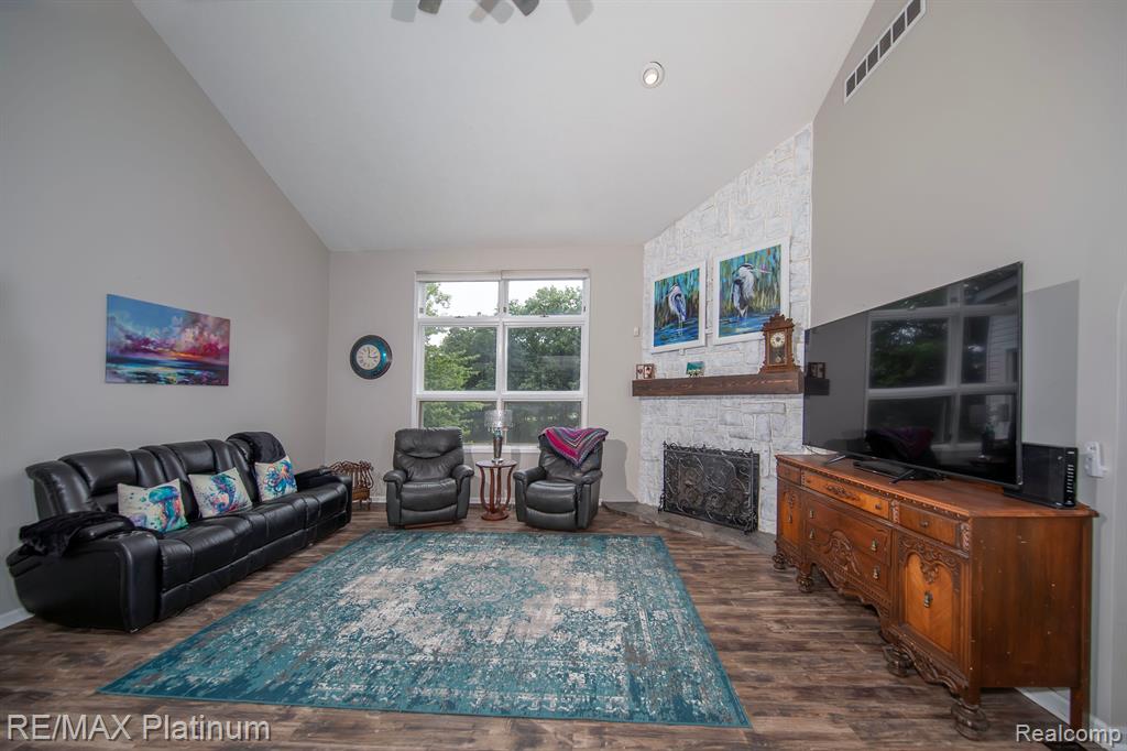 2795 MONTE, Brighton, MI 48114 — Photo 2