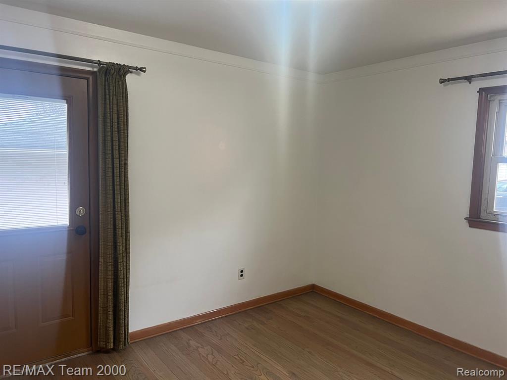 6919 COLONIAL Street, Dearborn Heights, MI 48127 — Photo 9