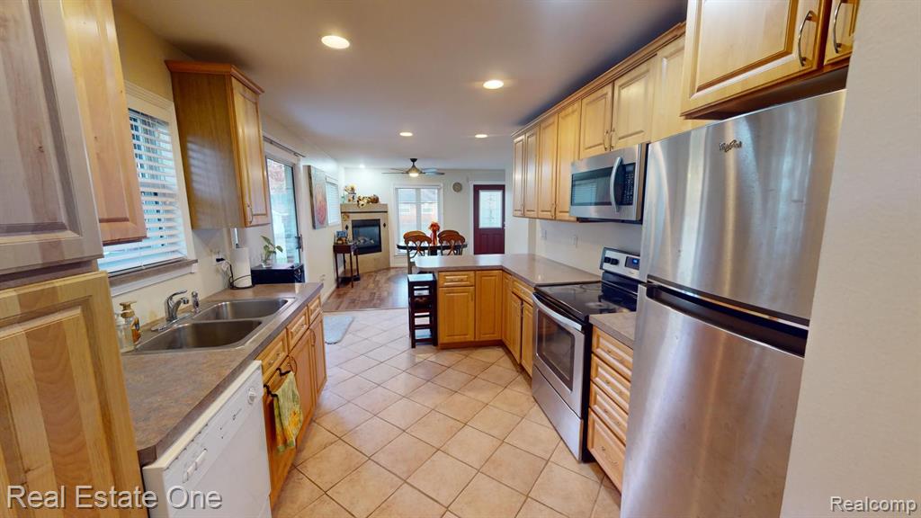 4160 FORBUSH Avenue, West Bloomfield, MI 48323 — Photo 8