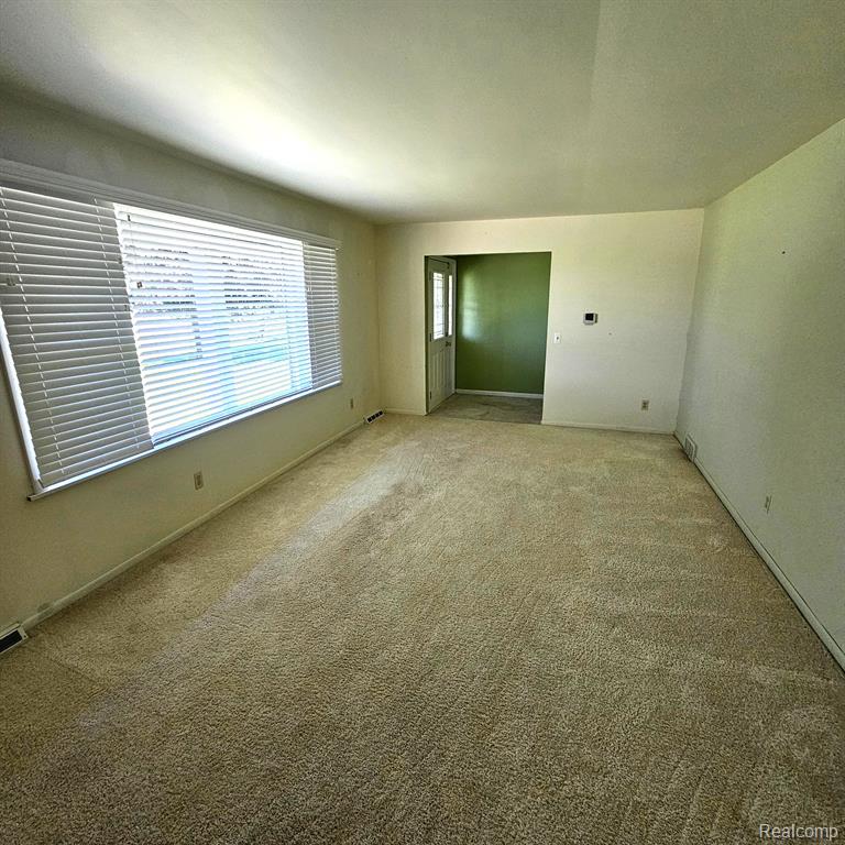 9233 SMITHS CREEK Road, Wales, MI — Photo 11
