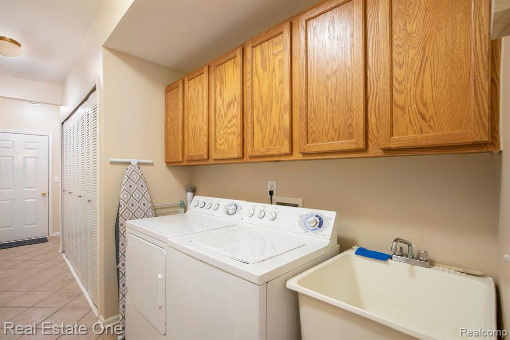 1948 FLAGSTONE Circle, Rochester, MI 48307 — Photo 14