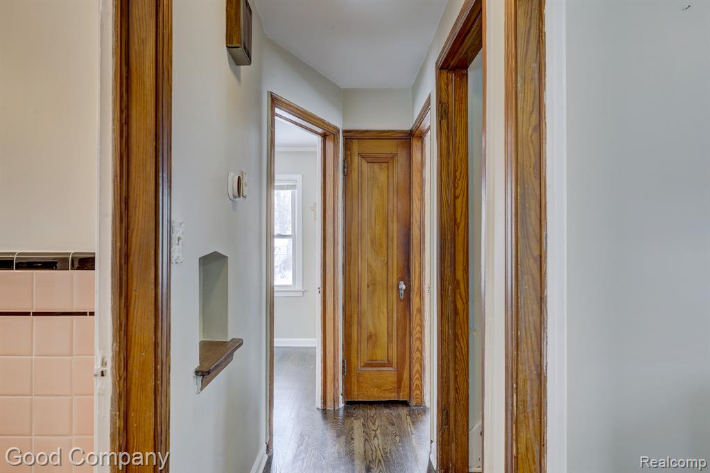 8460 Kenberton Drive, Oak Park, MI 48237 — Photo 25