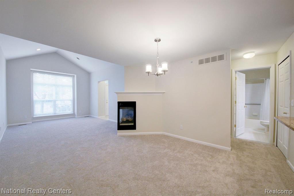 5104 TAMARA Circle, Walled Lake, MI 48390 — Photo 7